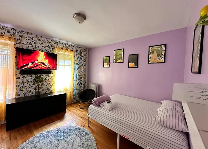 Lavender Queen Room Bright & Peaceful Stay In Central Harlem