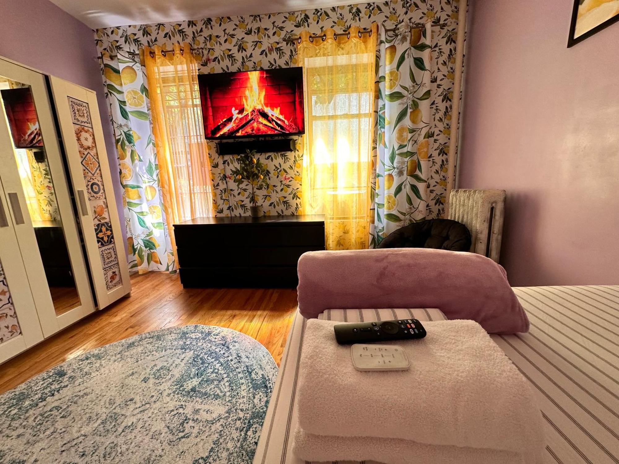 Lavender Queen Bright & Peaceful In Harlem Apartment *